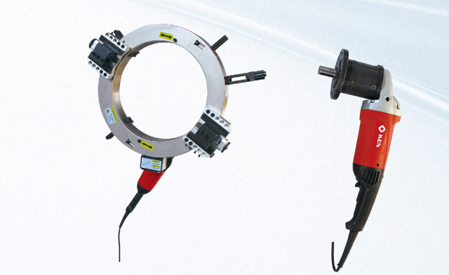 Split frame electric pipe cutting and beveling machine for on-site pipe cold cutting and welding preparation