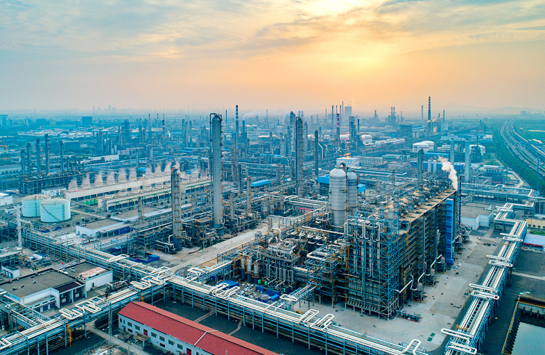 Pipe cutting and beveling equipment used in a Sinopec system petrochemical maintenance site